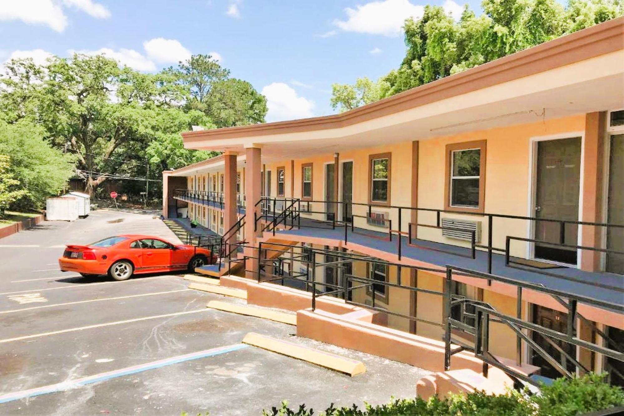 Oyo Hotel Tallahassee Downtown Εξωτερικό φωτογραφία